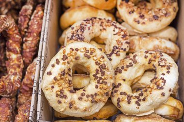 Donut şeklinde karışık et ve köpek yavruları ve yetişkin köpekler için kalp. Hayvan bakımı