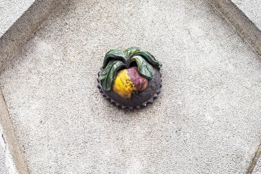 Kudüs enginar kabağının dokulu arka plandaki heykel kompozisyonu. İç Elementler