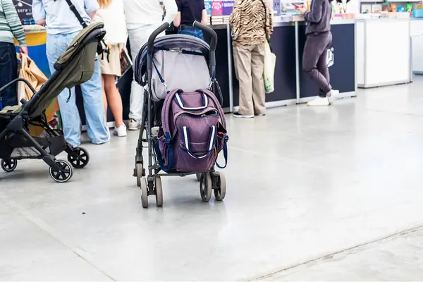 Sergi ve halka açık etkinliklerde bebekli annelerin taşınması kolaylığı