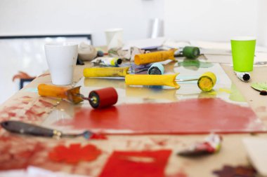 Boyalı, silindirli ve camlı masaüstü grafikleri