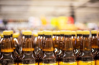  Süpermarkette plastik şişelerde bira