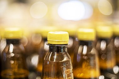  Süpermarkette plastik şişelerde bira