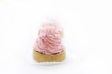 Pembe böğürtlen kremalı kurabiye