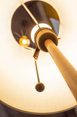 akıllı enerji tasarrufu ampulü bir lamba içinde