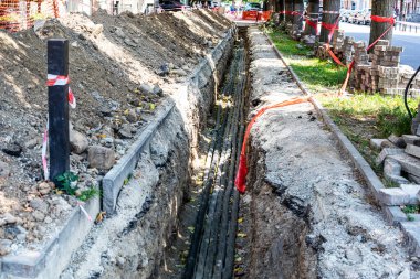 Sezon boyunca özel bir siperde yer altından geçen gaz borularının tamiri