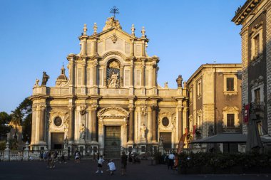 9 Eylül 2025 akşamı Sicilya 'da, Catania Meydanı. İtalya 'da seyahat