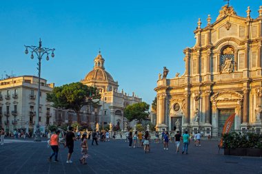 9 Eylül 2025 akşamı Sicilya 'da, Catania Meydanı. İtalya 'da seyahat