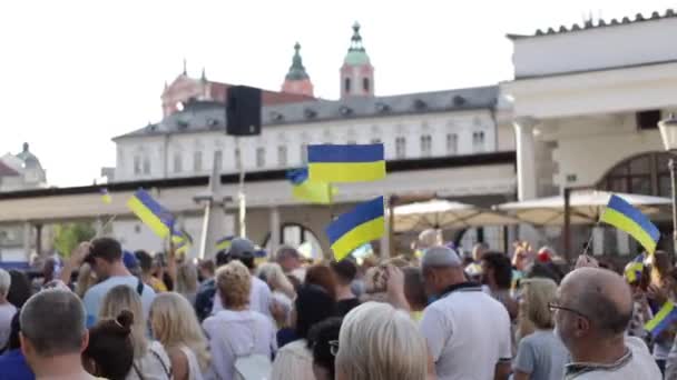 Ljubljana Slovenia August 2022 Ukraine Independence Day Meeting People Flags — Stockvideo