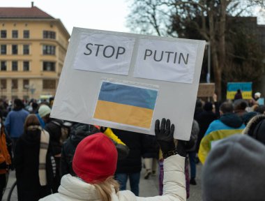 Ukrayna Poster Durağı Putin 'i desteklemek için gösteri. Yüksek kalite fotoğraf