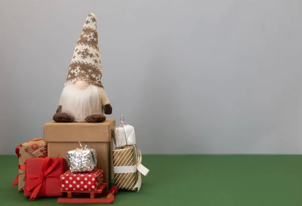 Boże Narodzenie Gnome Gonk Rzemiośle Pakowane Prezenty Wysokiej Jakości Zdjęcie — Zdjęcie stockowe