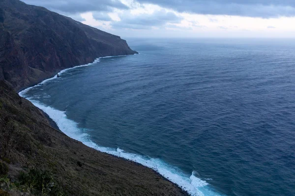 Naplemente Kilátás Óceán Sziklák Gyönyörű Háttér Kiváló Minőségű Fénykép — Stock Fotó
