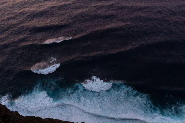 Óceán Hullámai Napnyugtakor Felülről Kiváló Minőségű Fénykép — Stock Fotó