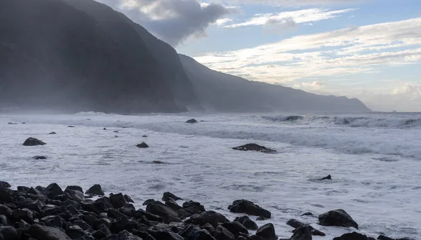 Oceano Tempestuoso Grandes Ondas Quebrando Monte Espuma Foto Alta Qualidade — Fotografia de Stock