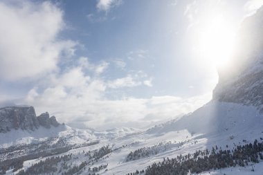 Kış İtalya Dolomite dağları karla kaplı. Yüksek kalite fotoğraf