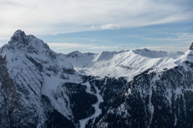 Kış İtalya Dolomite dağları karla kaplı. Yüksek kalite fotoğraf