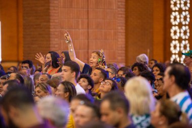 Ayin 12 Ekim 2022 'de, Aparecida Leydisi' nin Brezilya Başkanı Jair Messias Bolsonaro 'nun huzurunda.