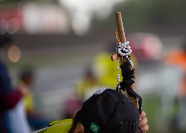 12Ekim 2022 'de Brezilya' nın koruyucu azizi Nossa Senhora Aparecida 'nın mabedine giden dutra otoyolu boyunca 170 kilometreden fazla hacı kamyonu.