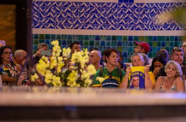 Ayin 12 Ekim 2022 'de, Aparecida Leydisi' nin Brezilya Başkanı Jair Messias Bolsonaro 'nun huzurunda.