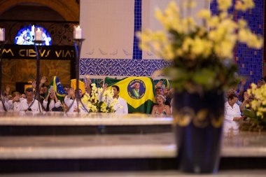 12Ekim 2022 'de Brezilya' nın koruyucu azizi Nossa Senhora Aparecida 'nın mabedine giden dutra otoyolu boyunca 170 kilometreden fazla hacı kamyonu.