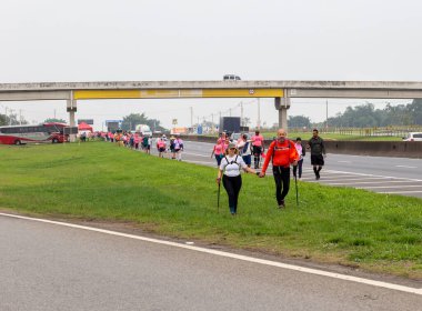 PAULO EKİM 12 Ekim 2022. Seyyahlar, Leydi Aparecida 'nın tapınağında Brezilya' nın koruyucu azizesi, bazıları meditasyon yaparken, diğerleri vaatlerini öderken, diğerleri sadece elde edilen zarafeti memnun ederken.
