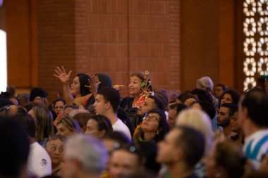 Ayin 12 Ekim 2022 'de, Aparecida Leydisi' nin Brezilya Başkanı Jair Messias Bolsonaro 'nun huzurunda.