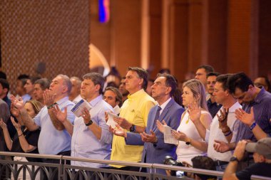 Ayin 12 Ekim 2022 'de, Aparecida Leydisi' nin Brezilya Başkanı Jair Messias Bolsonaro 'nun huzurunda.