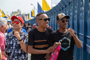 PAULO EKİM 12 Ekim 2022. Seyyahlar, Leydi Aparecida 'nın tapınağında Brezilya' nın koruyucu azizesi, bazıları meditasyon yaparken, diğerleri vaatlerini öderken, diğerleri sadece elde edilen zarafeti memnun ederken.