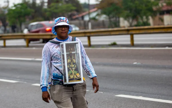 stock image Pilgrims truck more than 170 kilometers, along the dutra highway to the sanctuary of Nossa Senhora Aparecida, to celebrate October 12, 2022, the day of the patron saint of Brazil