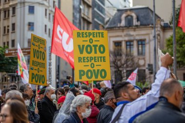 SAO PAULO 11 AĞUSTOS 2022 Bir milyondan fazla imzayla, Brezilya ve Brezilyalılara Demokratik Hukukun Egemenliğini Savunma Mektubu resmi olarak bu Perşembe (11) başlatıldı.)