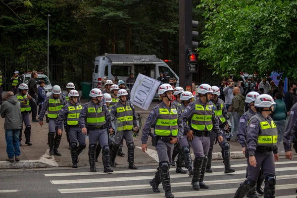 SAO PAULO 11 AĞUSTOS 2022 Bir milyondan fazla imzayla, Brezilya ve Brezilyalılara Demokratik Hukukun Egemenliğini Savunma Mektubu resmi olarak bu Perşembe (11) başlatıldı.)