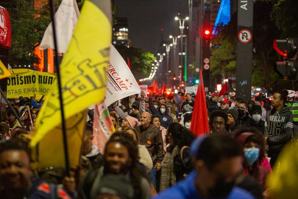 SAO PAULO 11 AĞUSTOS 2022 Bir milyondan fazla imzayla, Brezilya ve Brezilyalılara Demokratik Hukukun Egemenliğini Savunma Mektubu resmi olarak bu Perşembe (11) başlatıldı.)