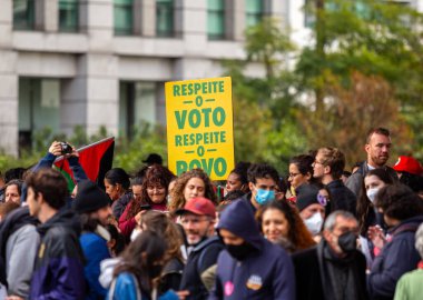 SAO PAULO. 11 Ağustos 2022 'de, Demokratik Hukuk Devleti Savunmasında Brezilyalılara gönderilen Mektup, 1977' de askeri diktatörlüğe karşı ilk mektubun okunduğu yerde bir milyon imzaya ulaştı..