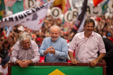 SO PAULO (SP), 10-29-2022 Lula, Alckmin ve Haddad Av 'da bir yürüyüşe katıldılar. Paulista, SP, bu Cumartesi öğleden sonra (29) ve eski Uruguay Cumhurbaşkanı Jos Mujica 'nın özel katılımıyla