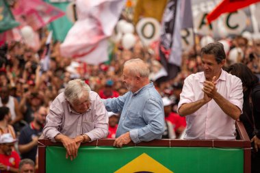 SO PAULO (SP), 10-29-2022 Lula, Alckmin ve Haddad Av 'da bir yürüyüşe katıldılar. Paulista, SP, bu Cumartesi öğleden sonra (29) ve eski Uruguay Cumhurbaşkanı Jos Mujica 'nın özel katılımıyla