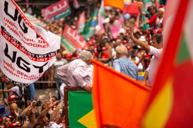 SO PAULO (SP), 10-29-2022 Lula, Alckmin ve Haddad Av 'da bir yürüyüşe katıldılar. Paulista, SP, bu Cumartesi öğleden sonra (29) ve eski Uruguay Cumhurbaşkanı Jos Mujica 'nın özel katılımıyla