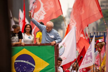 SO PAULO (SP), 10-29-2022 Lula, Alckmin ve Haddad Av 'da bir yürüyüşe katıldılar. Paulista, SP, bu Cumartesi öğleden sonra (29) ve eski Uruguay Cumhurbaşkanı Jos Mujica 'nın özel katılımıyla