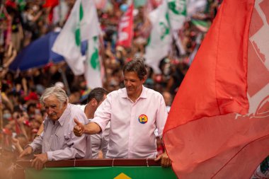 SO PAULO (SP), 10-29-2022 Lula, Alckmin ve Haddad Av 'da bir yürüyüşe katıldılar. Paulista, SP, bu Cumartesi öğleden sonra (29) ve eski Uruguay Cumhurbaşkanı Jos Mujica 'nın özel katılımıyla