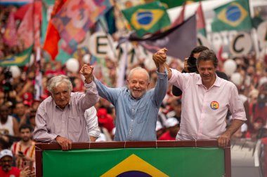 SO PAULO (SP), 10-29-2022 Lula, Alckmin ve Haddad Av 'da bir yürüyüşe katıldılar. Paulista, SP, bu Cumartesi öğleden sonra (29) ve eski Uruguay Cumhurbaşkanı Jos Mujica 'nın özel katılımıyla