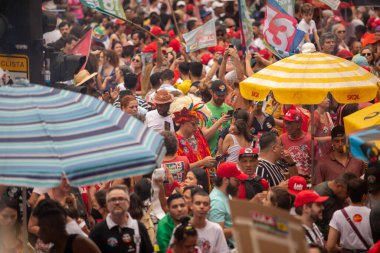 SO PAULO (SP), 10-29-2022 Lula, Alckmin ve Haddad Av 'da bir yürüyüşe katıldılar. Paulista, SP, bu Cumartesi öğleden sonra (29) ve eski Uruguay Cumhurbaşkanı Jos Mujica 'nın özel katılımıyla