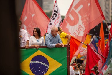 SO PAULO (SP), 10-29-2022 Lula, Alckmin ve Haddad Av 'da bir yürüyüşe katıldılar. Paulista, SP, bu Cumartesi öğleden sonra (29) ve eski Uruguay Cumhurbaşkanı Jos Mujica 'nın özel katılımıyla