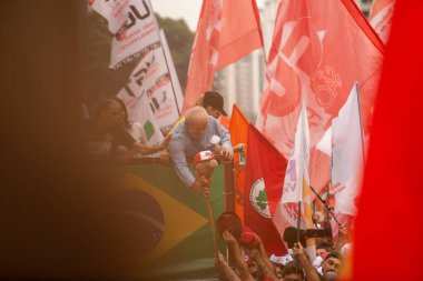 SO PAULO (SP), 10-29-2022 Lula, Alckmin ve Haddad Av 'da bir yürüyüşe katıldılar. Paulista, SP, bu Cumartesi öğleden sonra (29) ve eski Uruguay Cumhurbaşkanı Jos Mujica 'nın özel katılımıyla