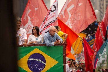 SO PAULO (SP), 10-29-2022 Lula, Alckmin ve Haddad Av 'da bir yürüyüşe katıldılar. Paulista, SP, bu Cumartesi öğleden sonra (29) ve eski Uruguay Cumhurbaşkanı Jos Mujica 'nın özel katılımıyla