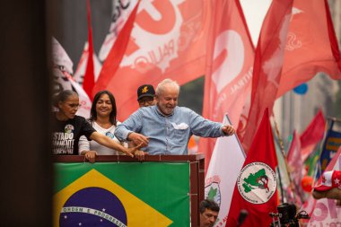 SO PAULO (SP), 10-29-2022 Lula, Alckmin ve Haddad Av 'da bir yürüyüşe katıldılar. Paulista, SP, bu Cumartesi öğleden sonra (29) ve eski Uruguay Cumhurbaşkanı Jos Mujica 'nın özel katılımıyla