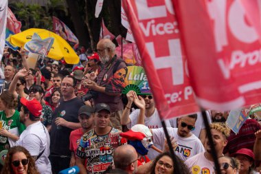 SO PAULO (SP), 10-29-2022 Lula, Alckmin ve Haddad Av 'da bir yürüyüşe katıldılar. Paulista, SP, bu Cumartesi öğleden sonra (29) ve eski Uruguay Cumhurbaşkanı Jos Mujica 'nın özel katılımıyla 