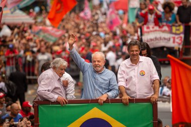 SO PAULO (SP), 10-29-2022 Lula, Alckmin ve Haddad Av 'da bir yürüyüşe katıldılar. Paulista, SP, bu Cumartesi öğleden sonra (29) ve eski Uruguay Cumhurbaşkanı Jos Mujica 'nın özel katılımıyla