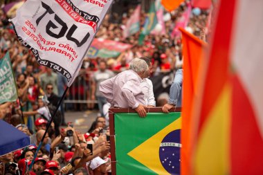 SO PAULO (SP), 10-29-2022 Lula, Alckmin ve Haddad Av 'da bir yürüyüşe katıldılar. Paulista, SP, bu Cumartesi öğleden sonra (29) ve eski Uruguay Cumhurbaşkanı Jos Mujica 'nın özel katılımıyla