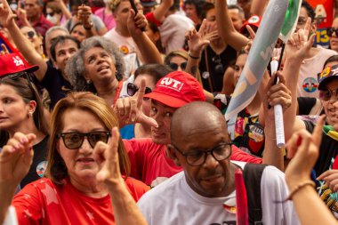 SO PAULO (SP), 10-29-2022 Lula, Alckmin ve Haddad Av 'da bir yürüyüşe katıldılar. Paulista, SP, bu Cumartesi öğleden sonra (29) ve eski Uruguay Cumhurbaşkanı Jos Mujica 'nın özel katılımıyla 