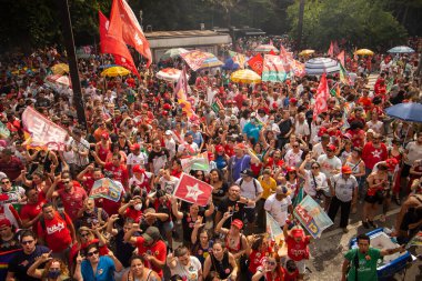 SO PAULO (SP), 10-29-2022 Lula, Alckmin ve Haddad Av 'da bir yürüyüşe katıldılar. Paulista, SP, bu Cumartesi öğleden sonra (29) ve eski Uruguay Cumhurbaşkanı Jos Mujica 'nın özel katılımıyla 