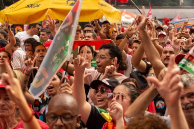 SO PAULO (SP), 10-29-2022 Lula, Alckmin ve Haddad Av 'da bir yürüyüşe katıldılar. Paulista, SP, bu Cumartesi öğleden sonra (29) ve eski Uruguay Cumhurbaşkanı Jos Mujica 'nın özel katılımıyla 