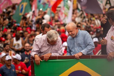 SO PAULO (SP), 10-29-2022 Lula, Alckmin ve Haddad Av 'da bir yürüyüşe katıldılar. Paulista, SP, bu Cumartesi öğleden sonra (29) ve eski Uruguay Cumhurbaşkanı Jos Mujica 'nın özel katılımıyla